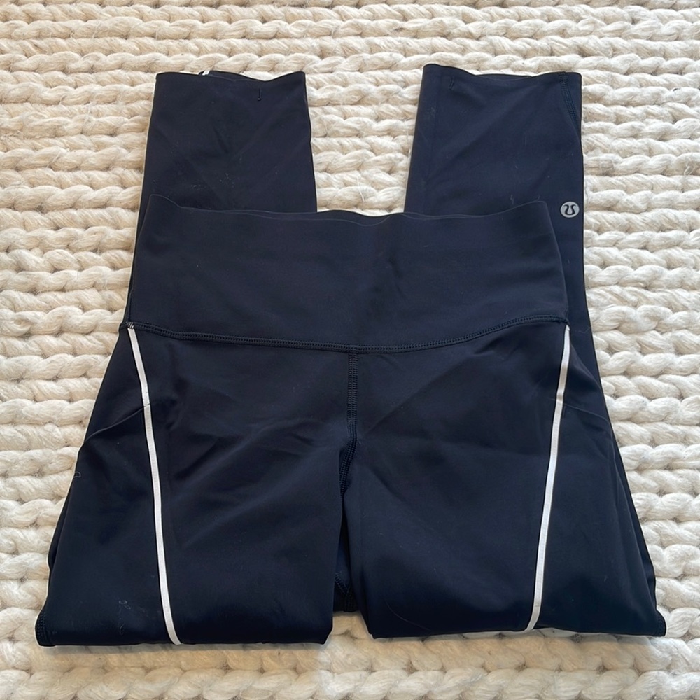 LULULEMON SEAMLESS CROPPED LEGGINGS SIZE 4 REFLECTIVE STRIPE